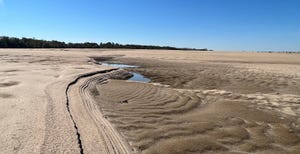 Dry Mississippi River.jpg