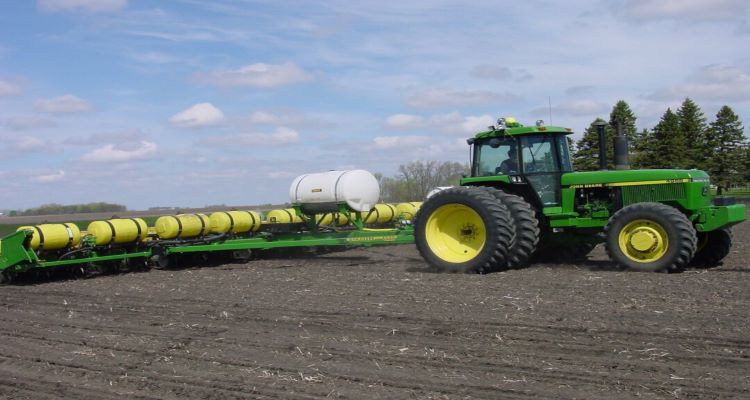 2-14-22 fertilizer AGRONOMY_PHOTOS_General_3603-lowres.jpg 2-14-22 fertilizer AGRONOMY_PHOTOS_General_3603-lowres.jpg