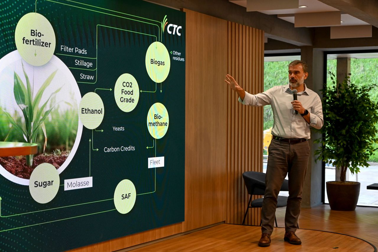 Cesar Barros, CEO of Centro de Tecnologia Canavieira, gives a presentation to the International Federation of Agricultural Journalists