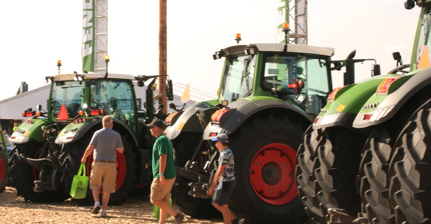 Take a look at Fendt's largest tractor