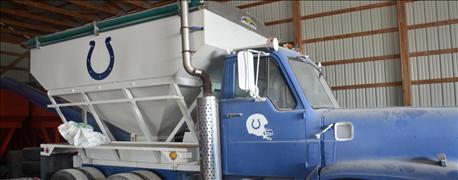 colts_blue_fertilizer_truck_raises_eyebrows_neighborhood_1_636117165094311399.jpg