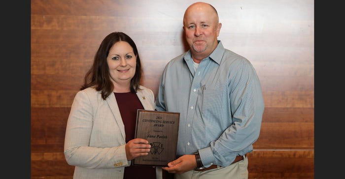 Jane Parish receives the 2021 Continuing Service Award  from former BIF President Marty Ropp. 