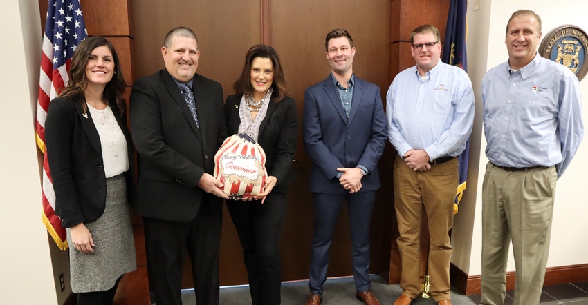  Michigan Allied Poultry Industries members present a turkey to Gov. Gretchen Whitmer 