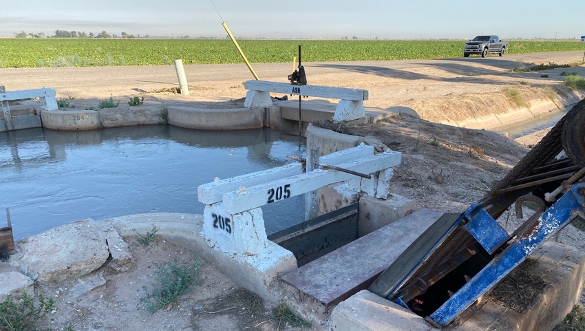 WFP-UC-water-measurement.jpg WFP-UC-water-measurement.jpg