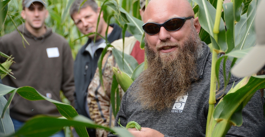 Lee Briese (foreground), offers tips on controlling weeds in corn 