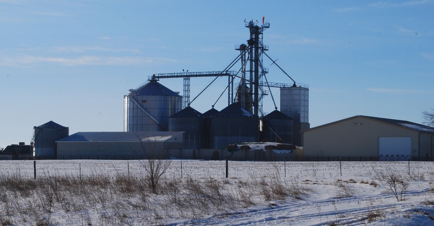 silos, grain elevators and grain bins
