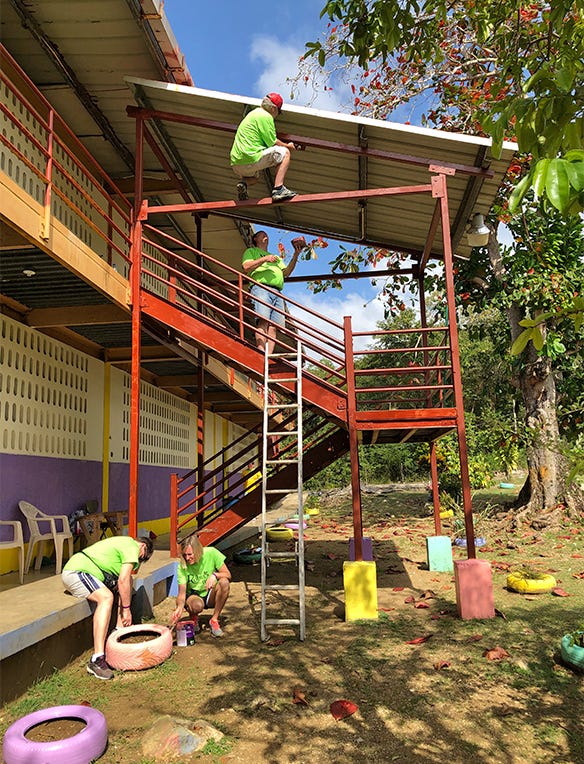 LG Seeds volunteers at work in Jamaica 