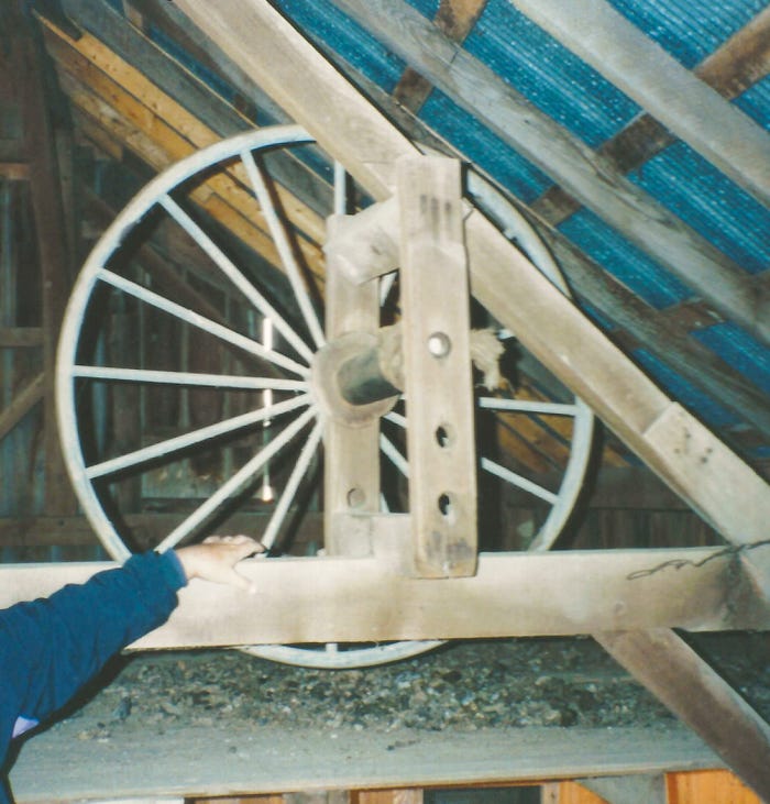 Single unit windlass used to hoist heavy bags of grain