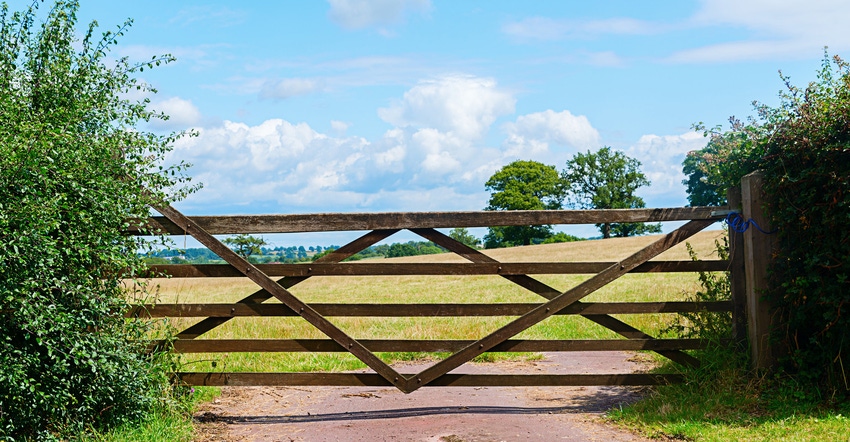 field-gate-locked-GettyImages-485338234.jpg field-gate-locked-GettyImages-485338234.jpg