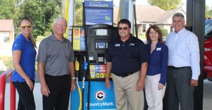 Helena Jetta, Tim Gauck, Phil Ramsey, Belinda Peutz and Harold Cooper standing in front of new ethanol pump