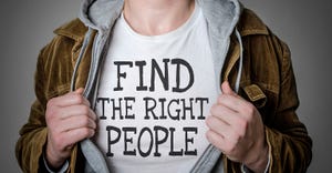 Man showing Find the right people tittle on t-shirt.