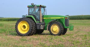John Deere 8200 tractor 
