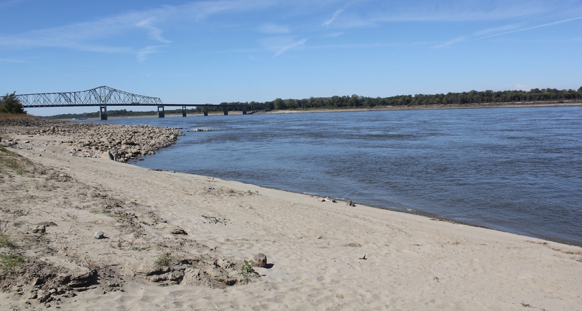 Mississippi River at Caruthersville.jpeg