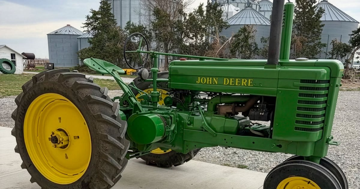 Nebraska farmer recognizes father's John Deere GM by modified hand clutch
