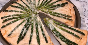 spring pizza with asparagus