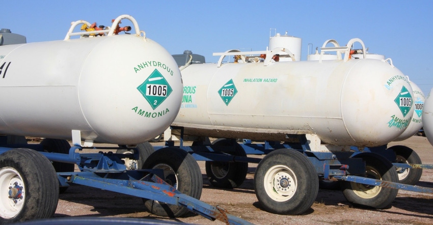 Fertilizer anhydrous tanks iStock 465393520.jpg
