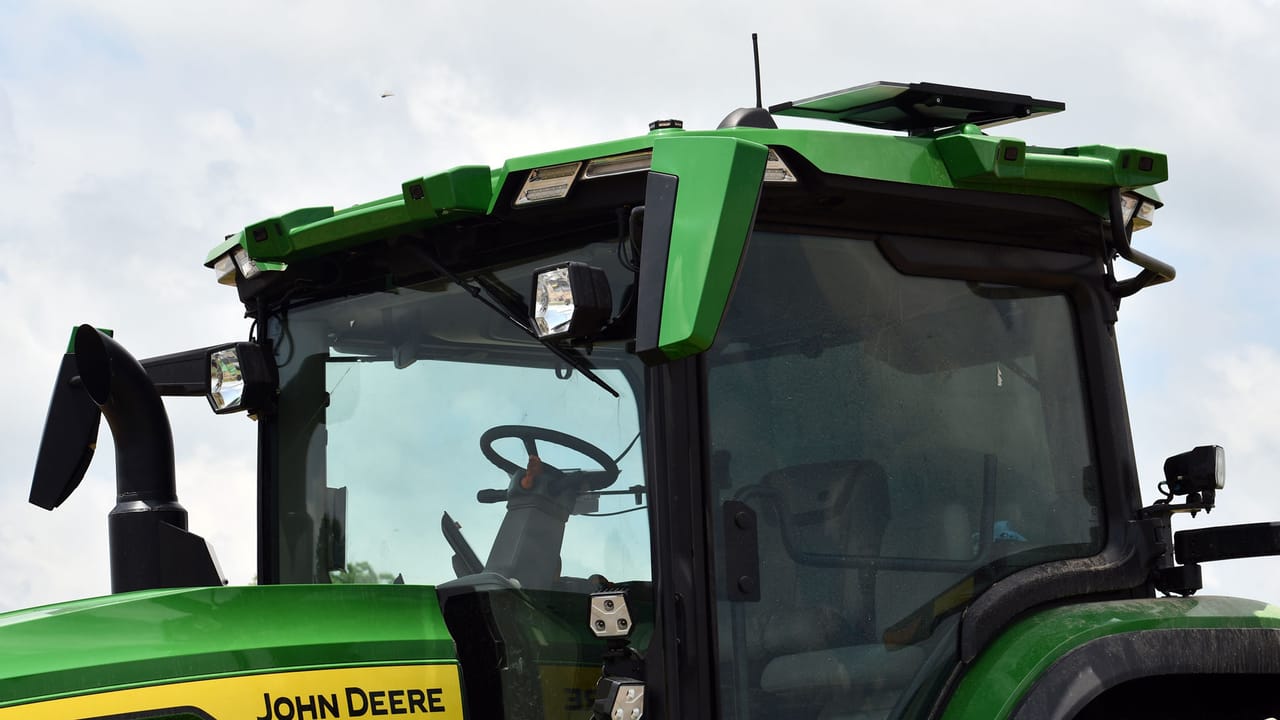 Machine Vision Camera Tractor Autonomous John Deere tractor debuts, transforming modern agriculture