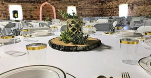 wedding table settings and centerpiece