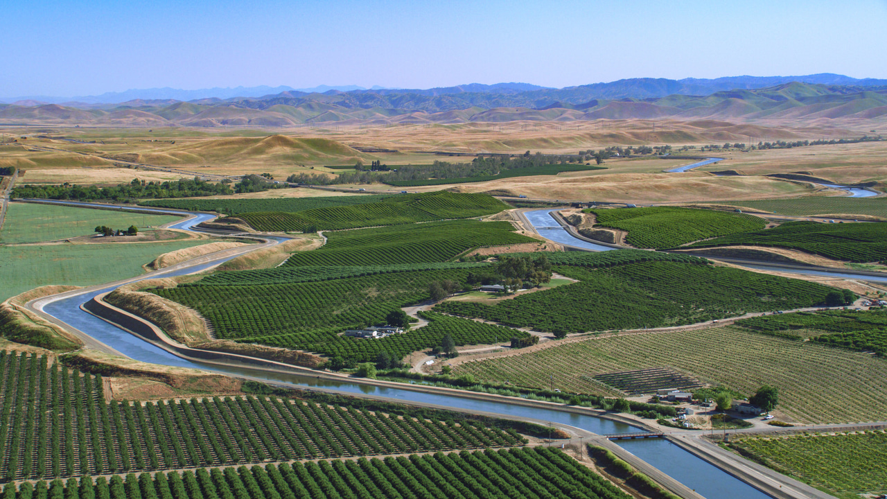 Merced Canal Feds to install solar panels over Western canals