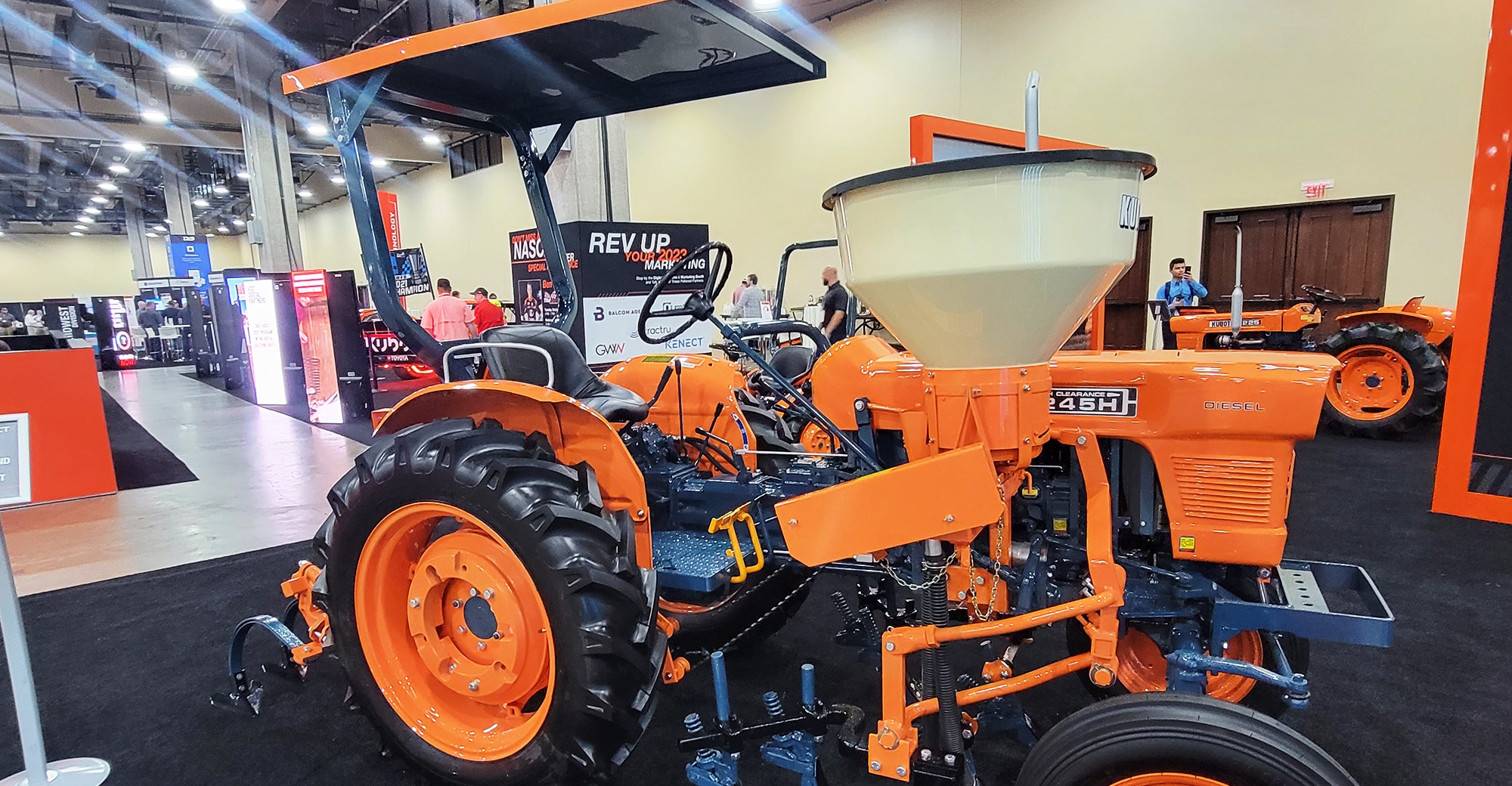 Kubota 50th Anniversary クボタ 1/40 バックホー Kubota 50th Anniversary Die-Cast Toy – Kooy Brothers Lawn