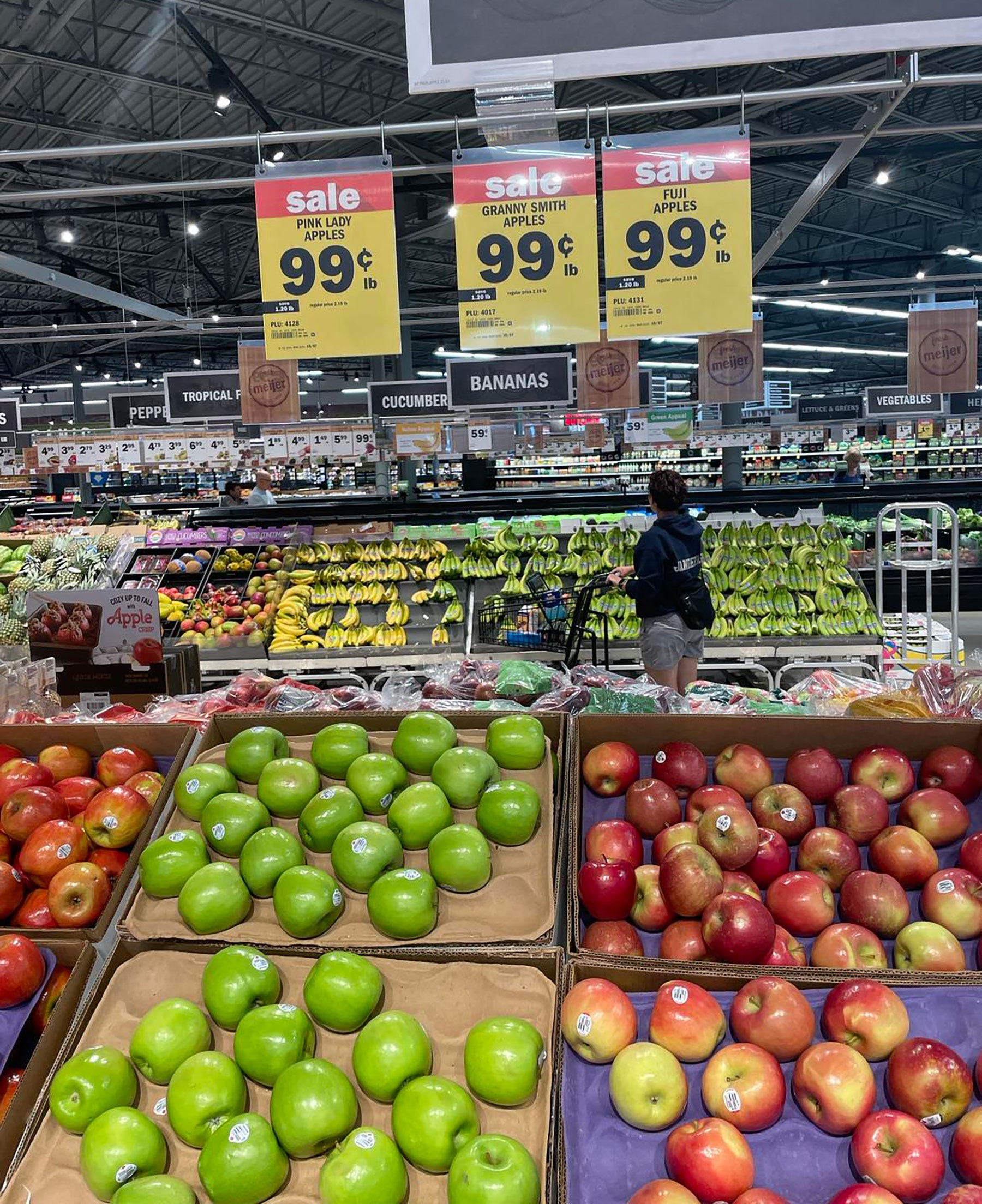 apples in a grocery store