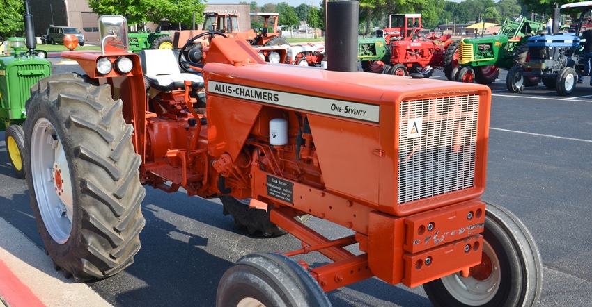 Allis-Chalmers tractor Allis-Chalmers tractor