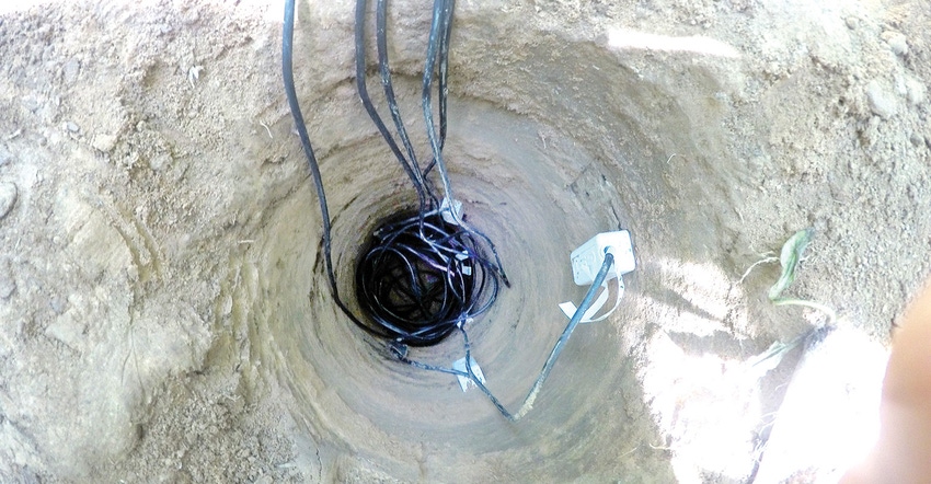 LSU-Conger-Decagon-GS1-Sensors-Install-in-Hole.jpg LSU-Conger-Decagon-GS1-Sensors-Install-in-Hole.jpg
