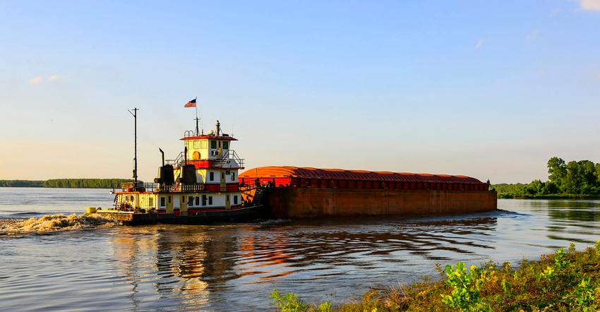 Tugboat pushing barges along the Mississippi River near Greenville, Mississippi. Tugboat pushing barges along the Mississippi River near Greenville, Mississippi.