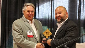 Dave Duzan, Illinois Beef Association president, receives award from Josh St. Peters, IBA executive vice president