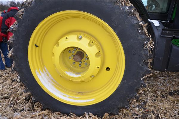 farm_tire_technology_allows_producers_push_inflation_pressures_lower_2_635514909121682513.JPG