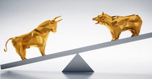 Gold bull and bear on balance