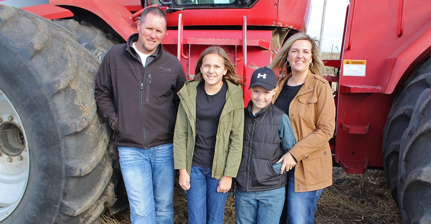 Derek and Lyndsey Davis along with their son Gage and daughter Gentrie Derek and Lyndsey Davis along with their son Gage and daughter Gentrie