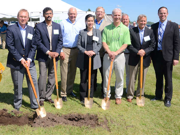 syngenta-seedcare-people-groundbreaking-600.jpg syngenta-seedcare-people-groundbreaking-600.jpg
