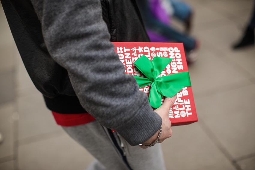 DFP1127-christmasgift-Getty Images-630492678.jpg