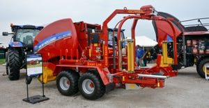 The G5040 Kombi merges baler and wrapper into one unit and can be combined with all common round balers