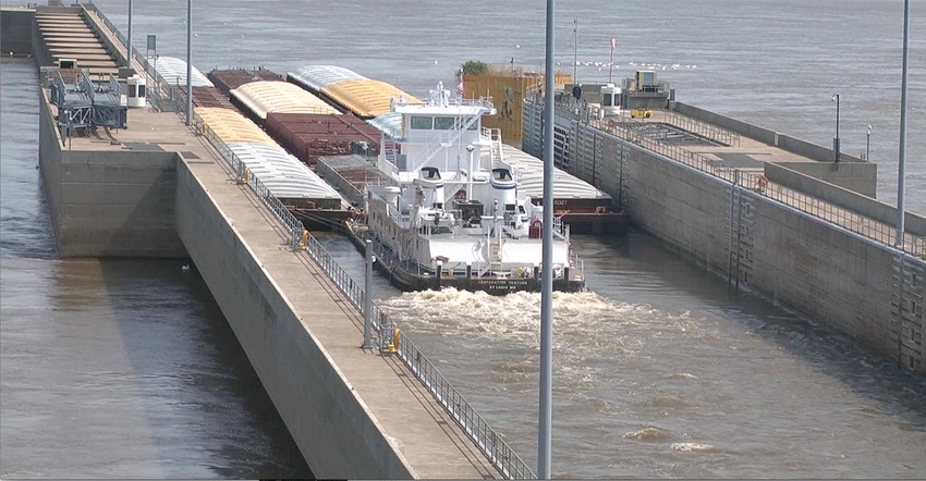barge_lockchamber.jpg barge_lockchamber.jpg