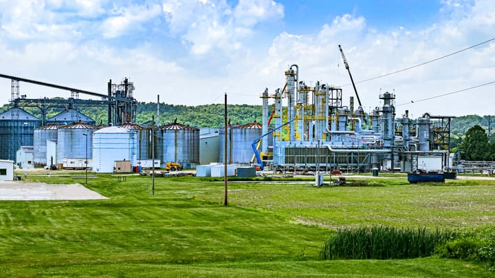 EPA proposal shifts biofuel burden to big refiners, boosting soy oil hopes