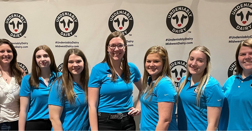 6 young women who are Nebraska Dairy Ambassadors for 2022 with the program coordinator