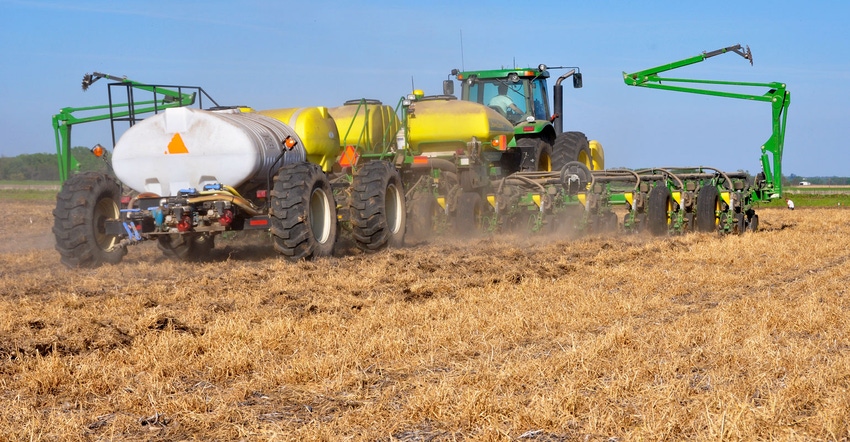 Fertilizer application in no-till field