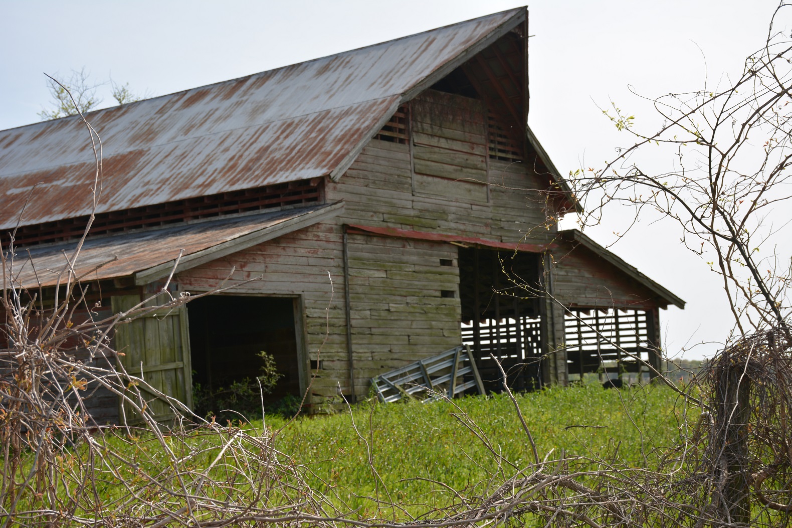 Old barns, abandoned houses stir imagination | Farm Progress, image size:1580x1053