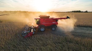  Case IH’s latest Axial-Flow combine 8260 harvests soybeans