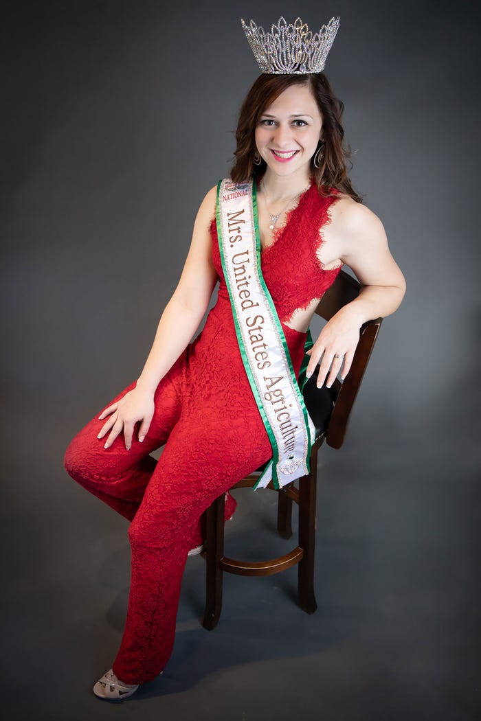 Jeana Curtis, Mrs. United States Agricultre wearing a tiara 