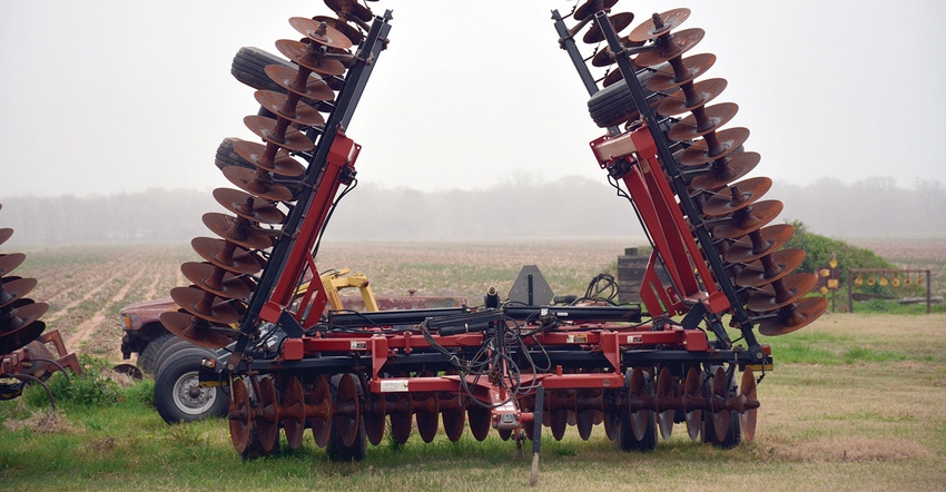 tractor-disks-ron-smith-dfp.jpg tractor-disks-ron-smith-dfp.jpg