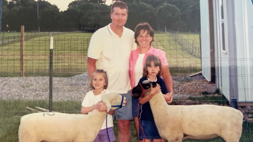  Mindy ward pictured with her family