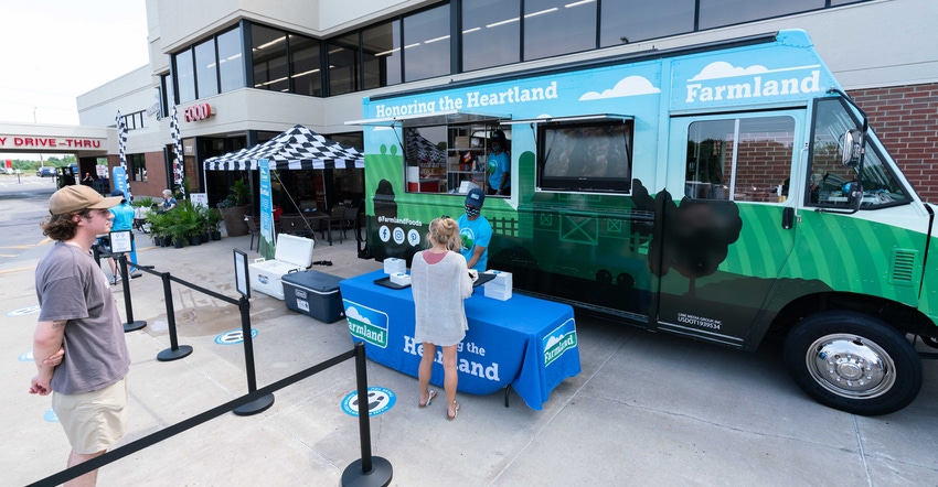 Farmland’s Honoring the Heartland tour food truck at Hy-Vee