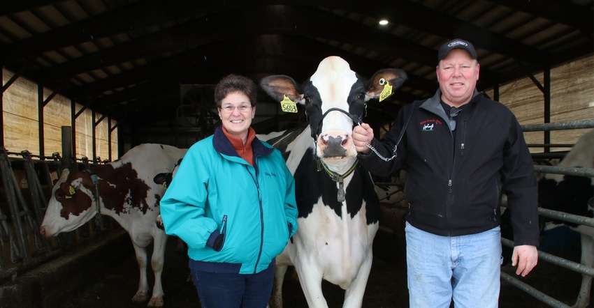 2022 Master Agriculturists Pam Selz-Pralle and Scott Pralle with dairy cow