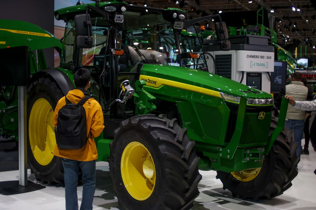 John Deere’s new electric specialty crop tractor on display at Agritechnica 2025