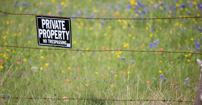 no-trespassing-GettyImages-485681718.jpg
