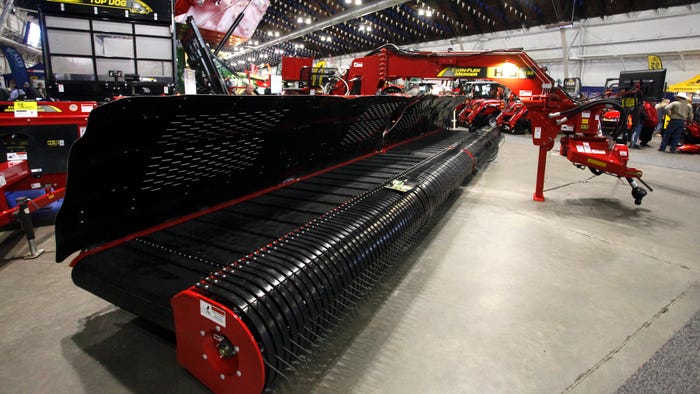 H&S Manufacturing’s new Twin-Flex Merger at the New York Farm Show