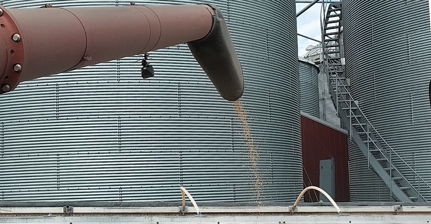 Combine auger unloading into grain truck